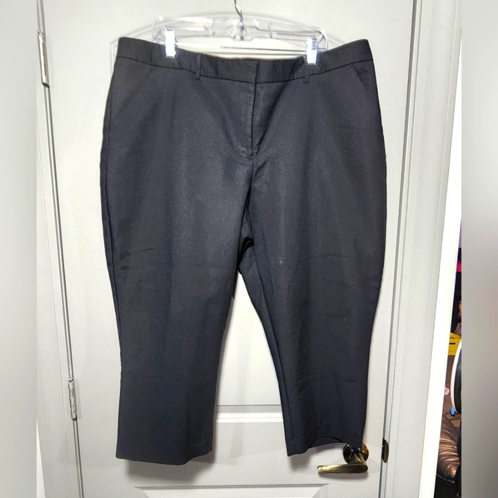 🌸 3/$25 🌸 Maurices Black Capri Dress Pant-Size 22